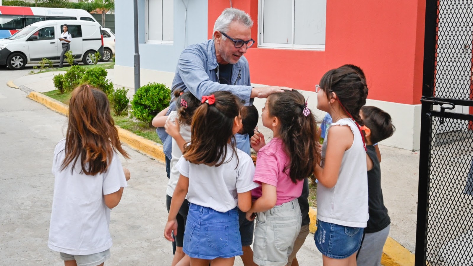 Julio Zamora acompaña la iniciativa solidaria de las Casas Convivenciales "Eva Perón" del Municipio de Tigre para los más pequeños